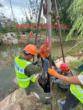 ��ˮ�ܵ���ͨ����ˮ��ͨ�ܵ�����ˮ�ܵ���ϴ����ˮ��ѹ��ϴ�ܵ�����ˮ��������أ���ˮ��ͨ��ˮ������ˮ�ܵ���⣬��ˮ�ܵ�ά��